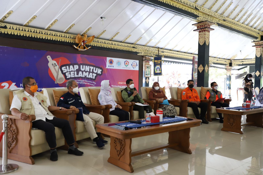 Konferensi pers menuju puncak peringatan Hari Kesiapsiagaan Bencana (HKB) Tahun 2022 dengan tema "Keluarga Tangguh Bencana Pilar Bangsa Menghadapi Bencana yang dilaksanakan di Pendopo Kantor Bupati Sleman (25/4).