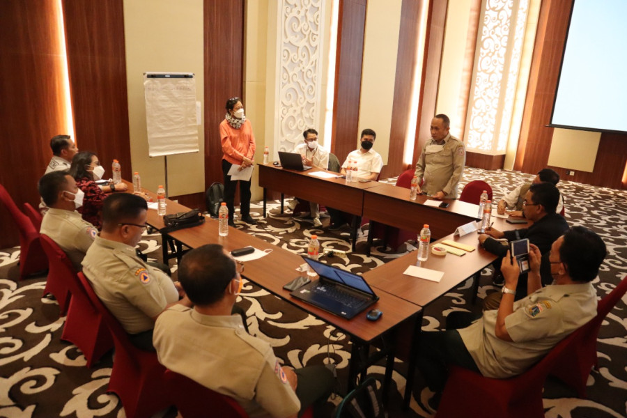 Para peserta melakukan FGD bersama dalam Rapat Koordinasi Distribusi Logistik dan Peralatan yang diselenggarakan oleh Kedeputian Bidang Logistik dan Peralatan BNPB di wilayah Tangerang, Banten, Selasa (24/8).