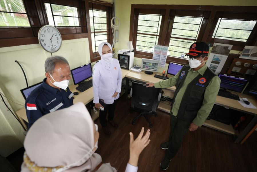 Peninjauan Pos Pengamatan Gunungapi Merapi Babadan yang berada di wilayah Kabupaten Magelang, Jawa Tengah, Senin (25/4).