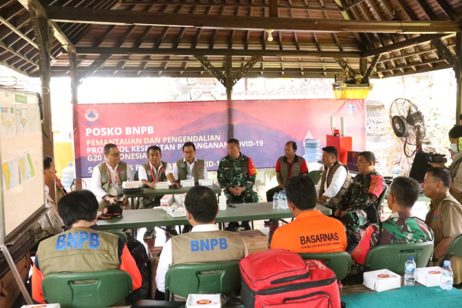 Briefing pagi dihadiri oleh personil perwakilan lintas sektor yang bertugas pada Posko BNPB di Kawasan Puja Mandala, Nusa Dua, Bali pada Selasa (15/11).