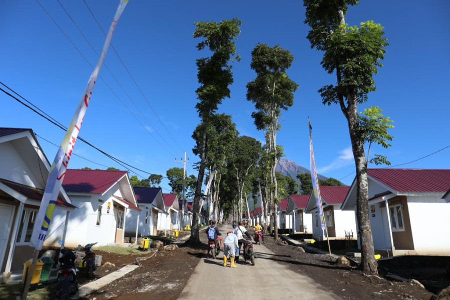 Progres pembangunan huntap dan huntara pasca bencana Awan Panas Guguran (APG) Gunung Semeru yang berada di Dea Sumbermujur.