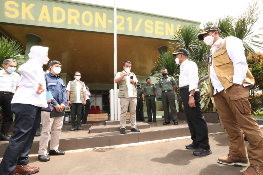 Kepala BNPB Letjen TNI Suharyanto bersama Menko PMK Muhadjir Effendy, Kepala BMKG Dwikorita Karnawati dan Kepala PVMBG Hendra Gunawan dalam persiapan peninjauan Gunung Anak Krakatau, Kamis (28/4).