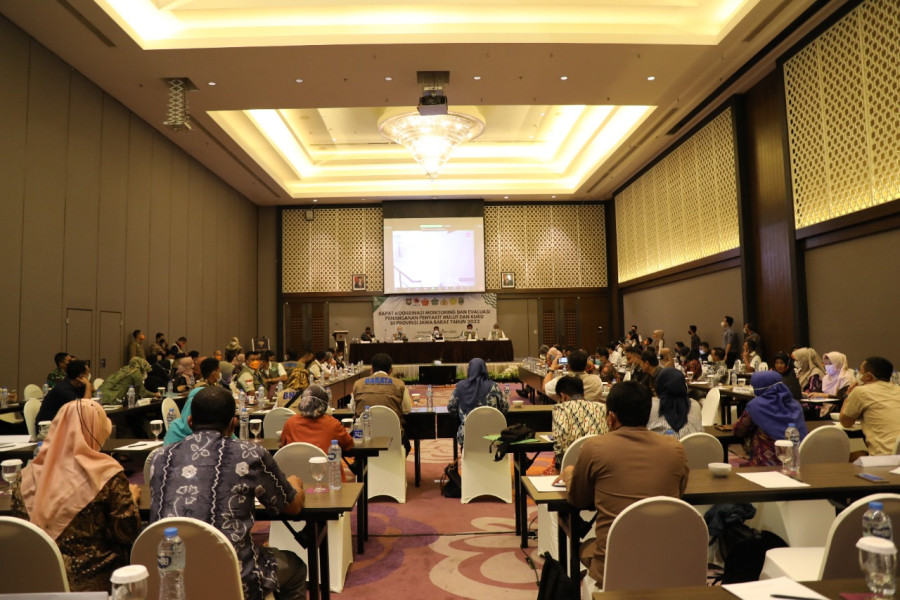 Rapat Koordinasi Monitoring dan Evaluasi Penanganan PMK di Bandung, Jawa Barat, Jumat (21/10).