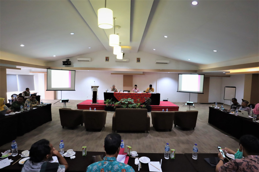 Kegiatan monitoring dan evaluasi (monev) Satgas Penanganan PMK di Santika Hotel Bengkulu, Kamis (6/10). Kegiatan ini merupakan pengawasan terhadap strategi penanganan PMK dan kegiatan monitoring dan evaluasi terhadap lima strategi meliputi biosecurity, Pengobatan, Testing, Vaksinasi dan Potong Bersyarat.