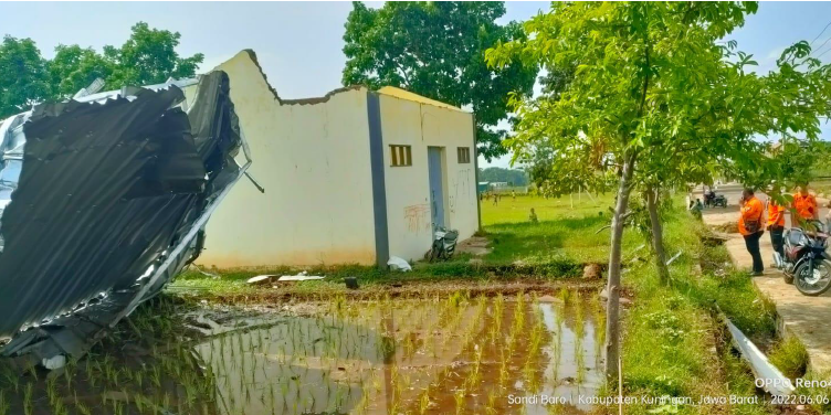 Sebanyak 40 Rumah Rusak Diterjang Angin Kencang di Kuningan