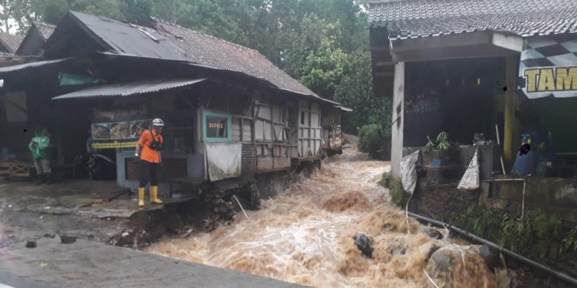 Banjir di Ciamis, Seorang Penjual Gorengan Hilang Terseret Arus