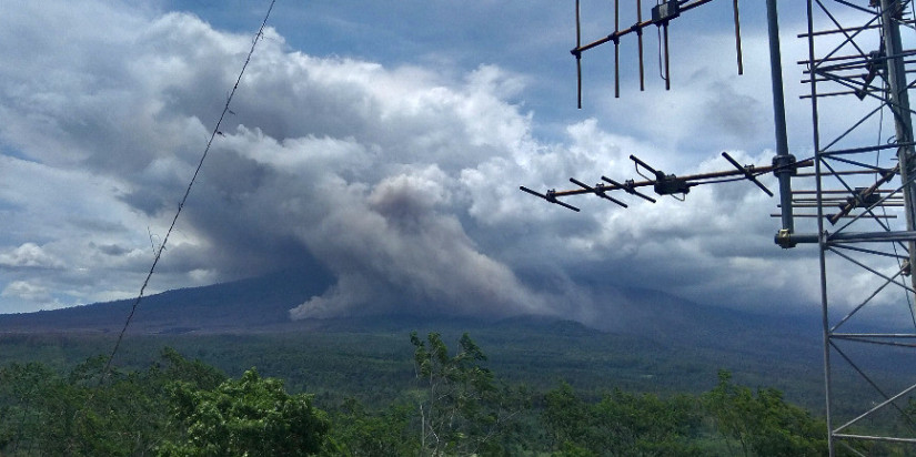 Aktivitas Vulkanik Gunung Semeru, Kolom Abu Setinggi 200 Meter Teramati di Atas Puncak