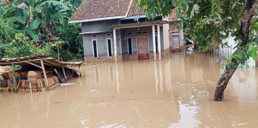 Dua Anak Beranjak Remaja Hanyut Saat Banjir di Lampung Selatan