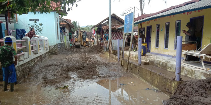 [UPDATE] - 3.702 Warga Terdampak Banjir dan Longsor di Garut