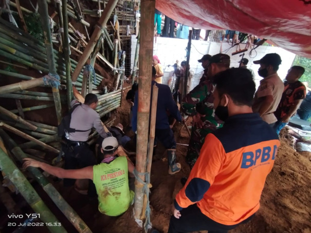 Tanah Longsor di Sukabumi 'Telan' Dua Pekerja Bangunan