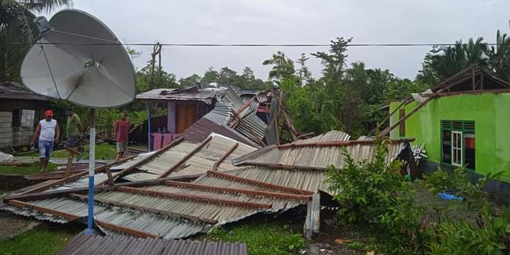 Banjir Akibatkan 8 KK Warga Seram Bagian Barat Mengungsi