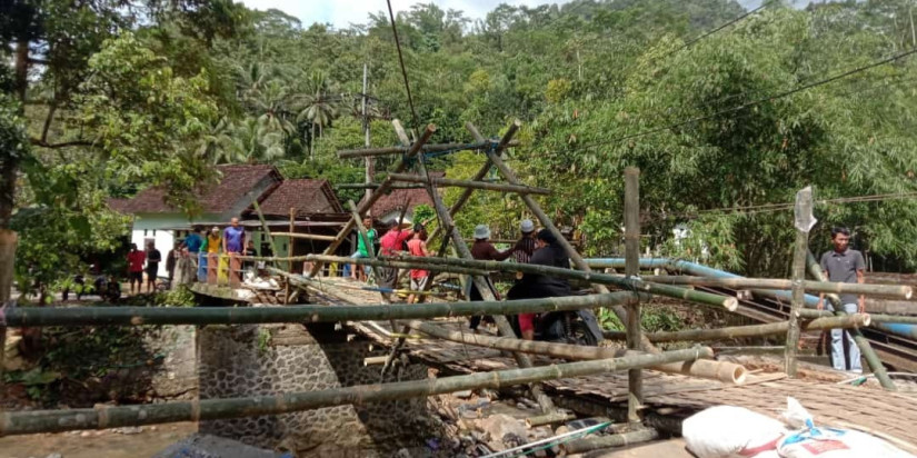 Tim Gabungan Lakukan Perbaikan Infrastrukur Terdampak Banjir dan Longsor di Trenggalek