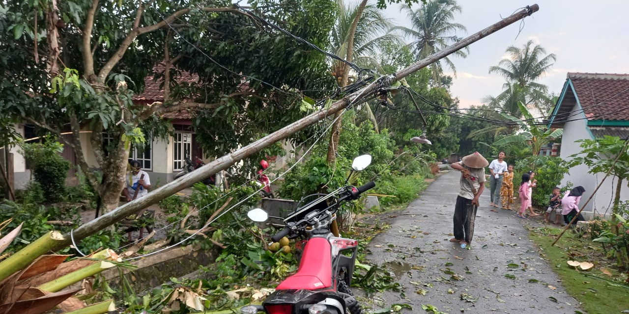 Tak Ada Korban Jiwa Akibat Angin Kencang yang Merusakkan Lima Rumah Warga Pesawaran