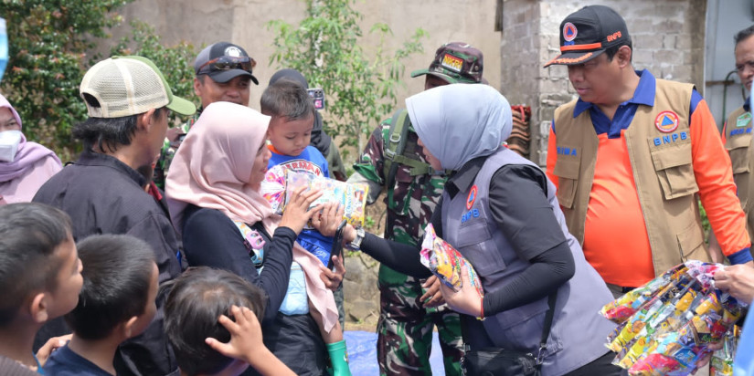 Dharma Wanita Persatuan BNPB Berikan Bantuan bagi Warga Cianjur