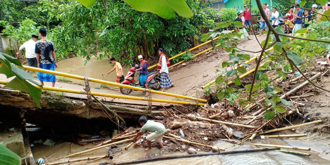 Dua Wilayah Kabupaten di Nusa Tenggara Barat Dilanda Banjir, Satu Jembatan Rusak Berat