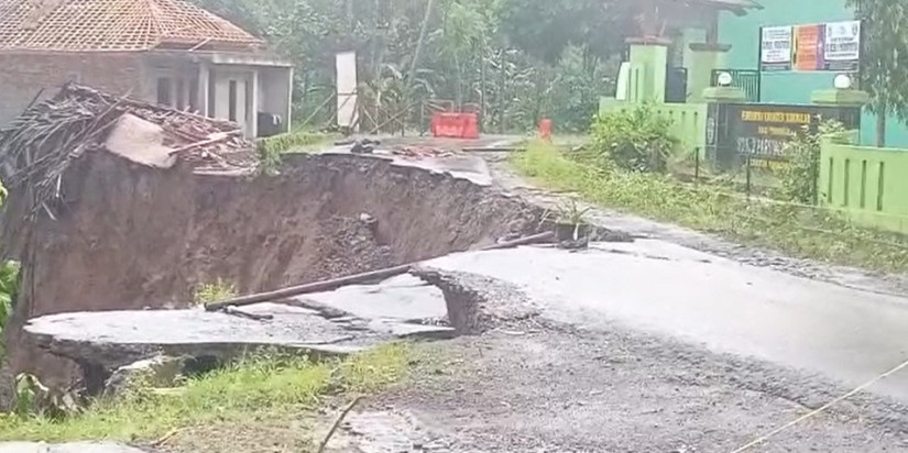 Longsor Terjang Tasikmalaya, Akses Jalan Warga Terputus