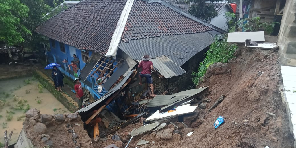 Delapan Siswa Alami Luka Akibat Cuaca Ekstrim yang Melanda Delapan Kecamatan di Lebak Banten