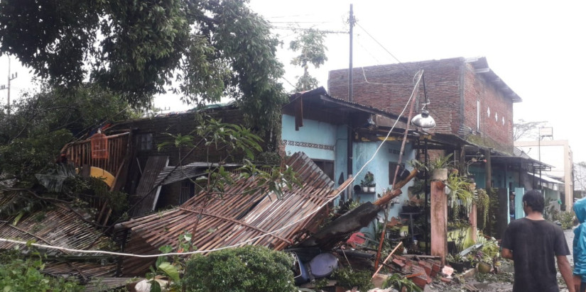 Tak Ada Korban Jiwa Saat Angin Kencang Melanda Satu Desa di Subang