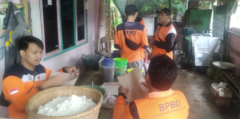 Banjir Telah Surut, BPBD Kabupaten Purworejo Salurkan Air Bersih Bagi Warga Terdampak