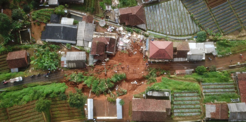 Tanah Longsor Telan Tiga Korban di Sukabumi