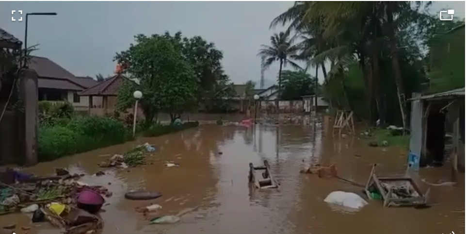 Luapan Sungai Cisunggalah Banjiri Permukiman Warga di Kabupaten Bandung