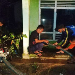 BPBD Kabupaten Pringsewu Lakukan Pembersihan Rumah Warga Pasca Banjir