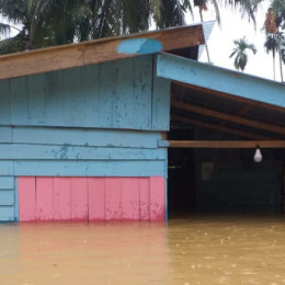 [Update] - BPBD Kabupaten Aceh Timur Operasikan 2 Perahu Politelin untuk Evakuasi Warga Terdampak Banjir