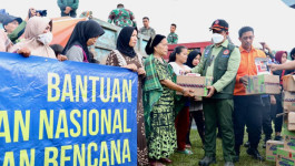 Kepala BNPB Tinjau Pengungsian Stadion Manakarra