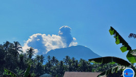 Gunungapi Ibu Erupsi, Muntahan Kolom Abu Teramati Setinggi 800 Meter