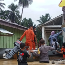 [Update] – Banjir Masih Menggenangi Beberapa Kecamatan di Kabupaten Aceh Timur