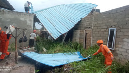 Angin Kencang Rusak Enam Rumah Warga di Tanjung Pinang