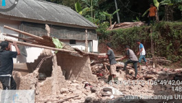 Angin Kencang Terjang Dua Desa di Kabupaten Bogor, Dua Rumah Rusak Berat