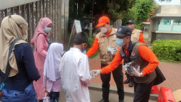 Penguatan Prokes Selama Ramadan, BNPB Pusatkan Pembagian Masker di Masjid Istiqlal dan Masjid Raya Kota Bogor