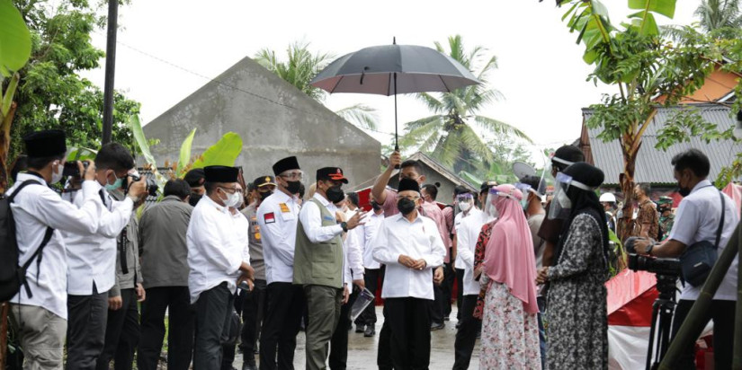 Kepala BNPB Dampingi Wakil Presiden Tinjau Lokasi Terdampak Gempabumi M 6,6 Banten