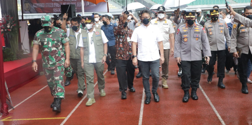 Kepala BNPB Tinjau Pelaksanaan Vaksinasi Serentak di Bekasi