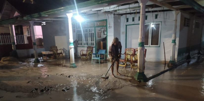 Banjir Berangsur Surut, BPBD Kota Gorontalo Bersihkan Material Pascabanjir