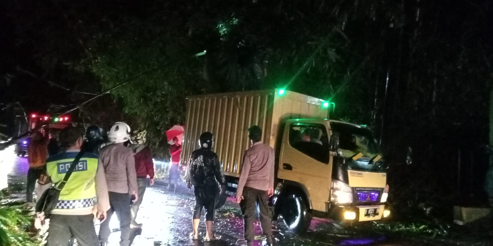 Banjir dan Tanah Longsor Majalengka Sebabkan Tiga Akses Jalan Tertutup