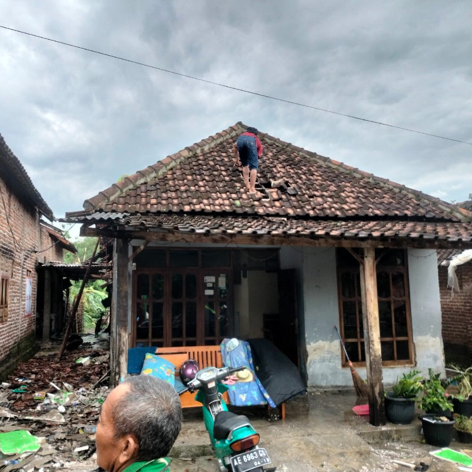 Tujuh Orang Luka-Luka Akibat Angin Puting Beliung Terjang Empat Kecamatan di Kabupaten Madiun