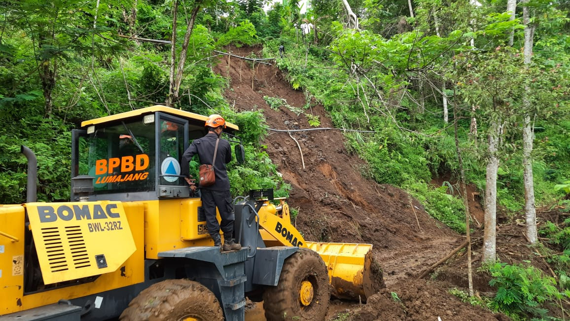 Tanah Longsor di Lumajang, Dua Rumah Rusak dan Jalur Antar Desa Terputus