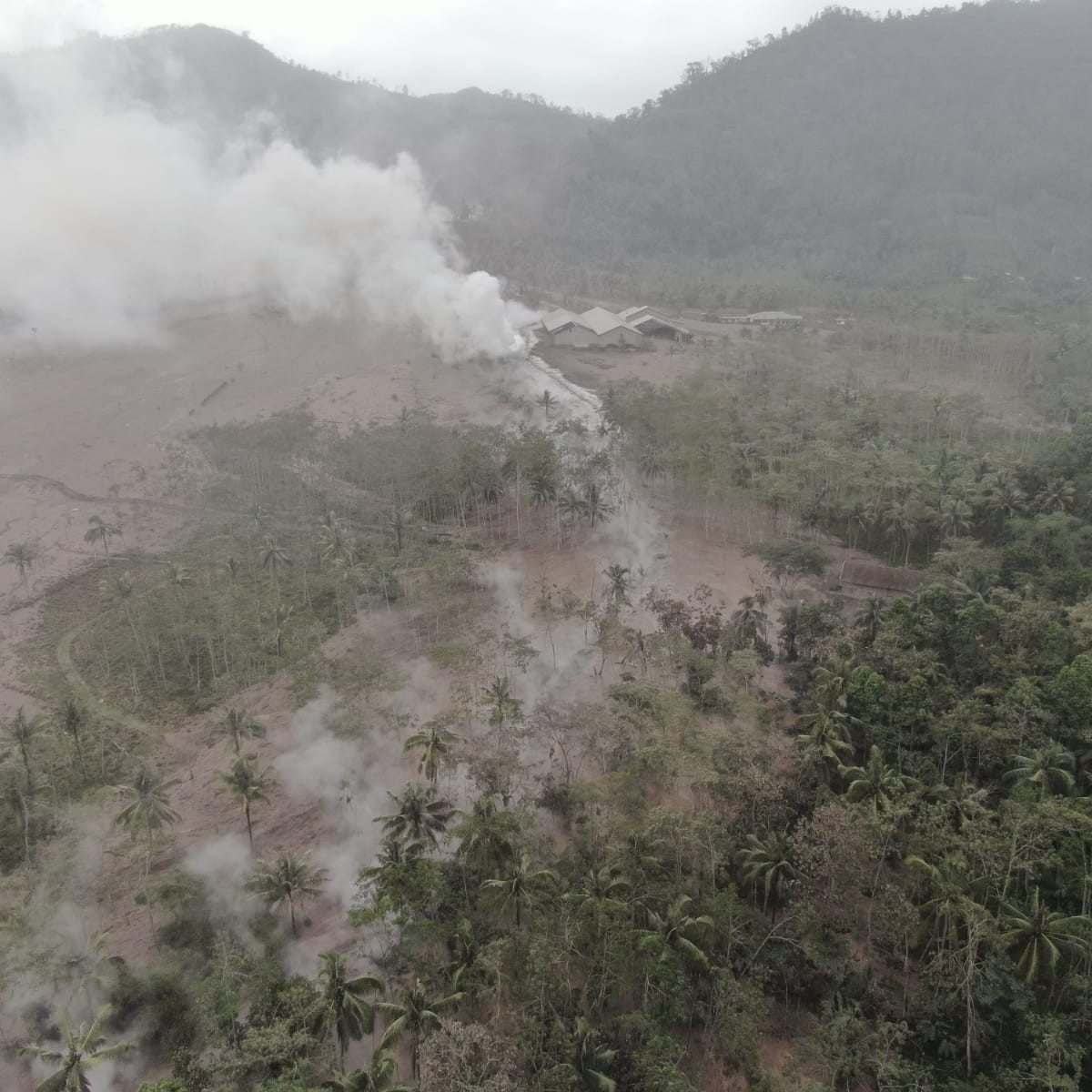 [Update] – Sebanyak 15 Warga Meninggal Dunia dan 27 Lainnya Hilang Akibat Erupsi Semeru