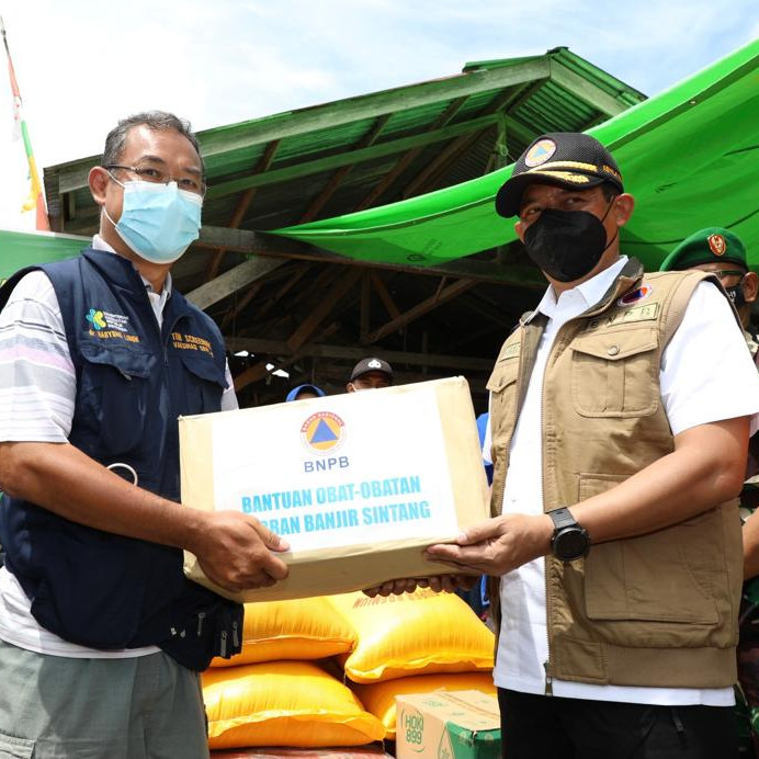 Kunjungi Pos Pengungsian Banjir Sintang, Kepala BNPB Pastikan Bantuan Tepat Sasaran