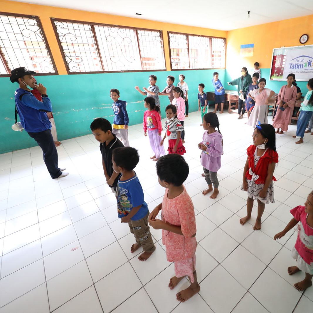 [Update] – Posko Semeru Memberikan Bantuan Sektor Pendidikan Anak-anak