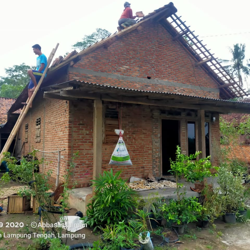 Angin Kencang di Kabupaten Lampung Tengah, BPBD Berikan Bantuan Logistik