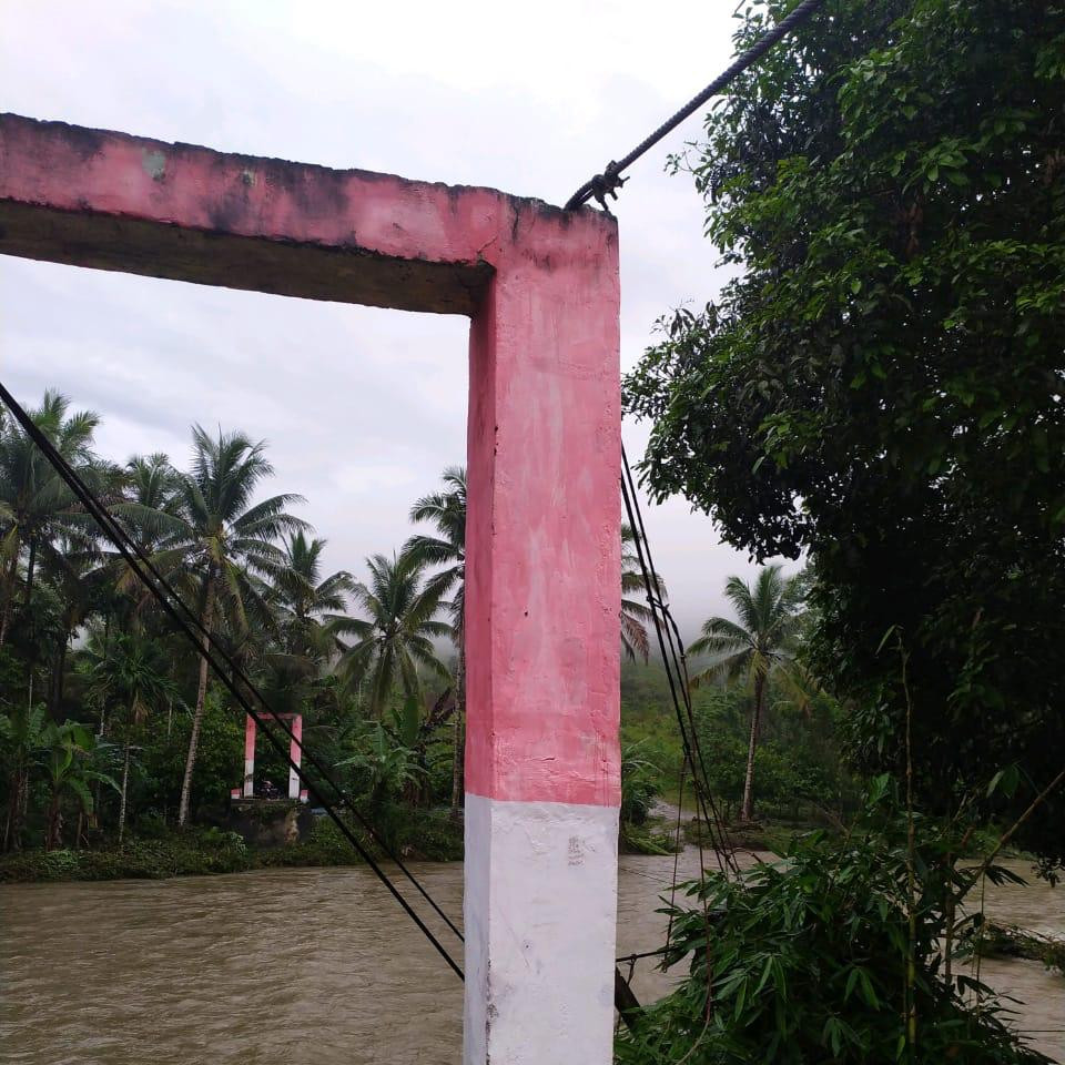 Banjir Kabupaten Buru Akibatkan Satu Jembatan Penghubung Wilayah Rusak Berat