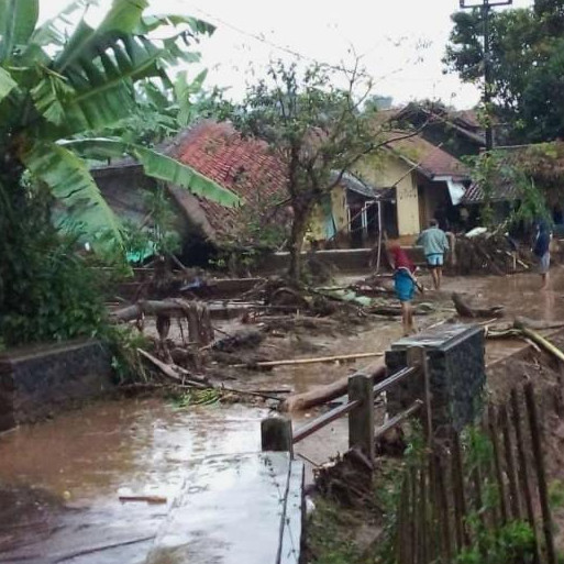 Satu Jembatan Rusak Berat Akibat Banjir Bandang di Kabupaten Garut