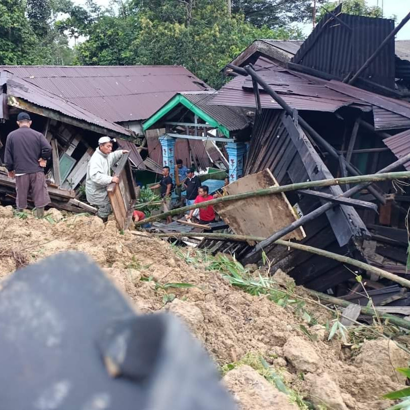 [UPDATE] Pasca Tanah Longsor, BPBD Deli Serdang Lakukan Pembersihan Material