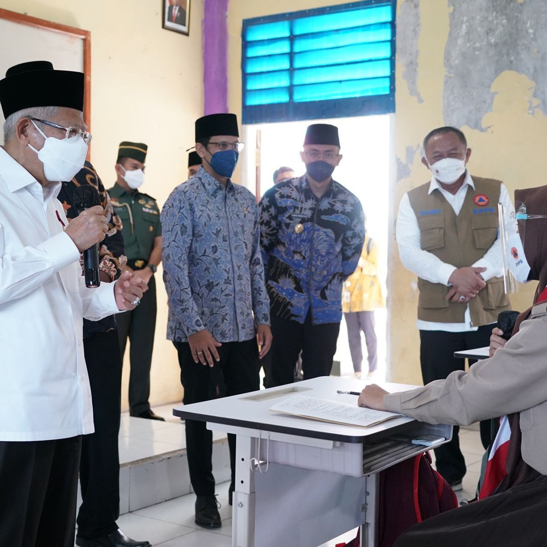 Ketua satgas Tinjau Kegiatan PTM dan Vaksinasi di Provinsi Banten