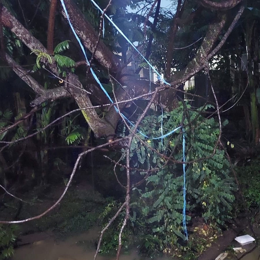 Sejumlah Rumah Warga Karawang Rusak Ringan Hingga Berat Akibat Angin Kencang