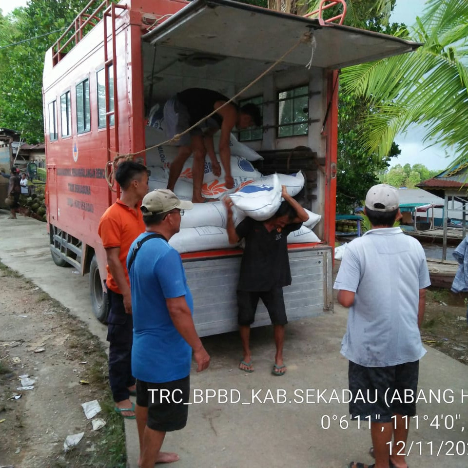 [Update] – Ketinggian Muka Air Banjir Kabupaten Sekadau Masih Bertahan