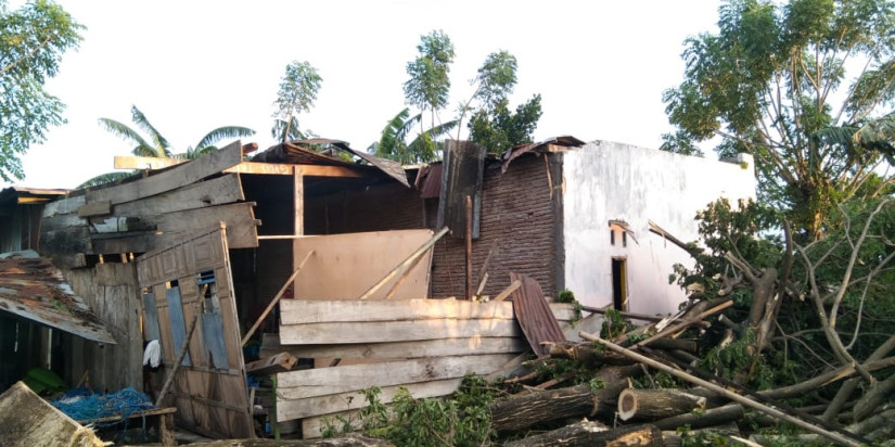 Angin Kencang yang Menyertai Hujan Lebat Rusakkan 39 Rumah Warga Bantaeng